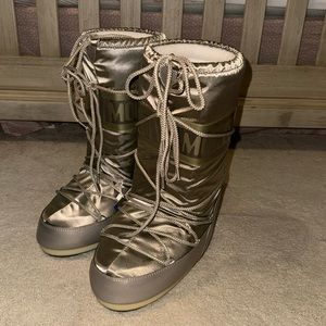 Brand new MOON BOOTS